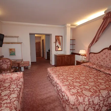Lorenzetti Hotel Madonna