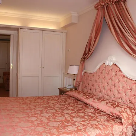 Lorenzetti Hotel Madonna