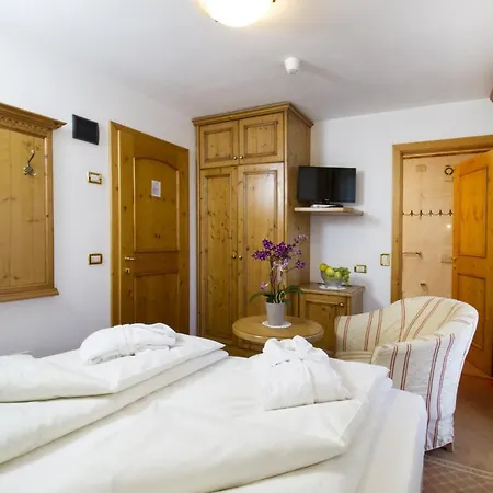 Lorenzetti Hotel Madonna